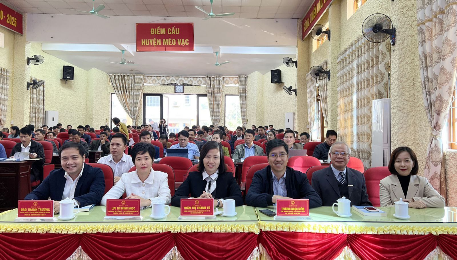 ĐHQGHN bồi dưỡng nâng cao năng lực lãnh đạo, quản lý cho cán bộ huyện Mèo Vạc, tỉnh Hà Giang